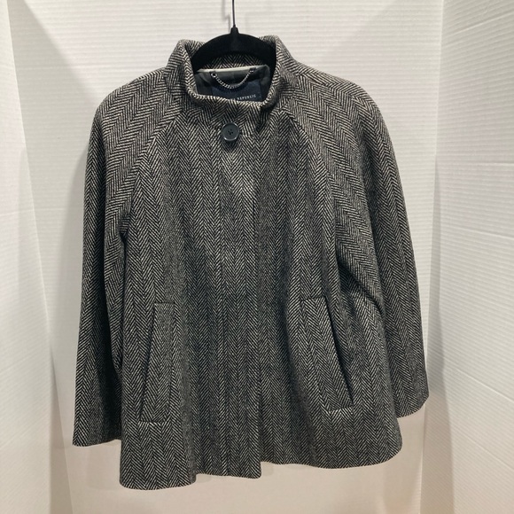 Banana Republic Jackets & Blazers - Banana Republic 
S black/ cream
